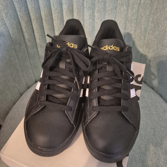 Adidas Black and White Classic Sneakers Woman Size 6 - Picture 12 of 12